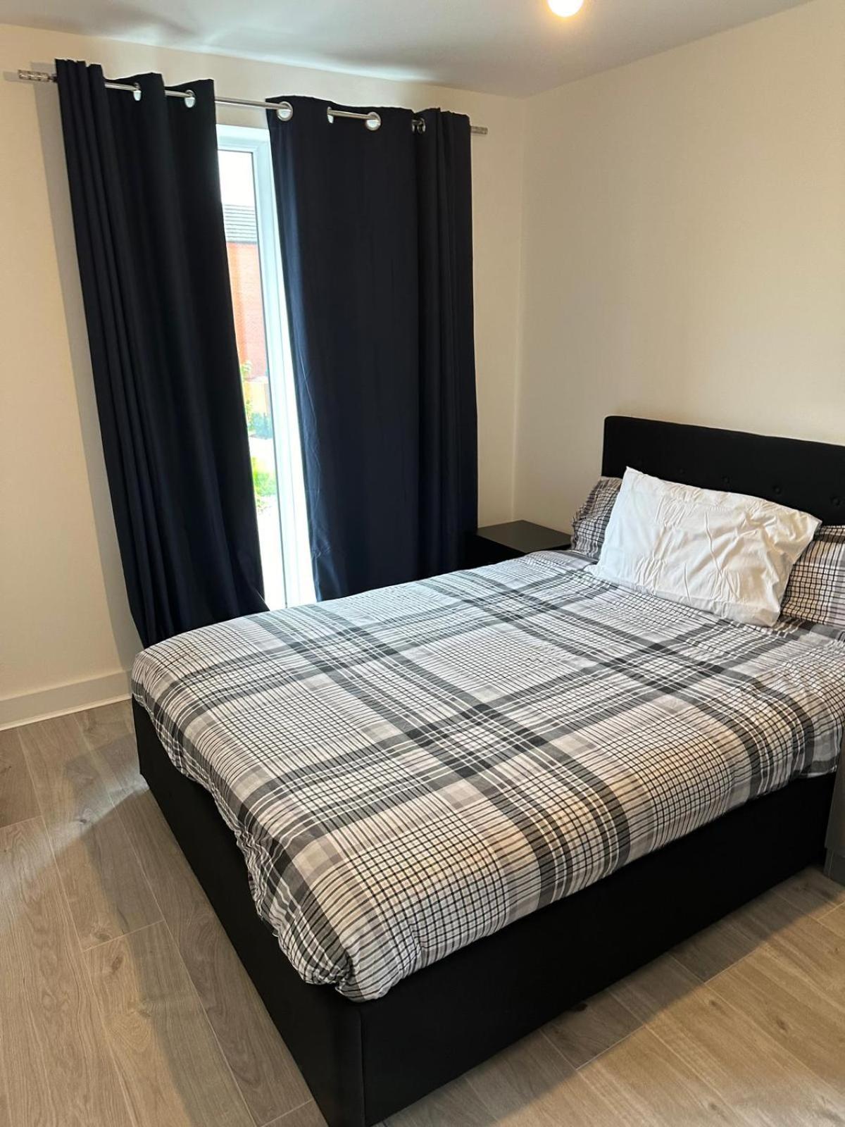 Lush King Ensuite In A Shared Home Manchester Exterior photo