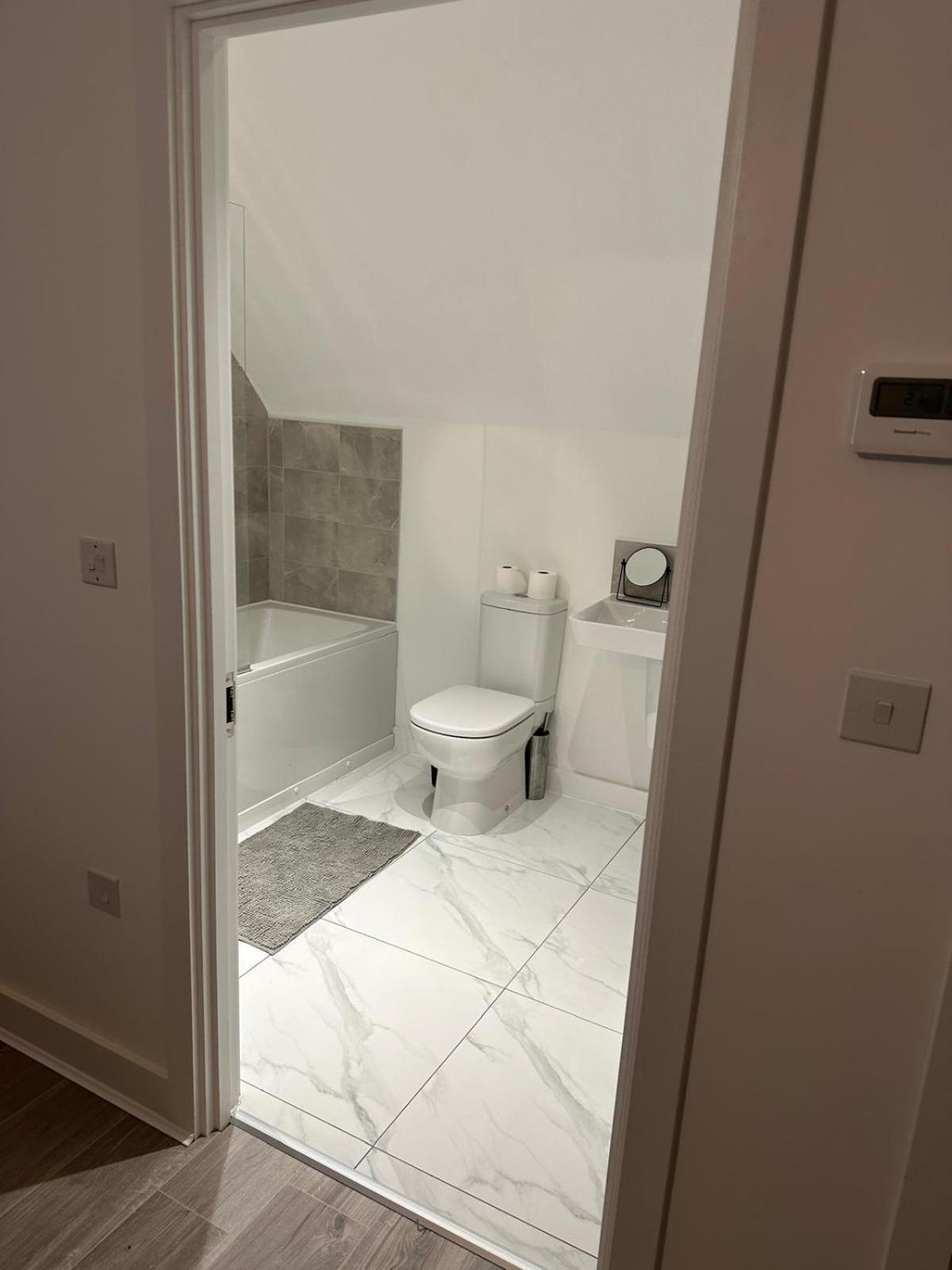 Lush King Ensuite In A Shared Home Manchester Exterior photo